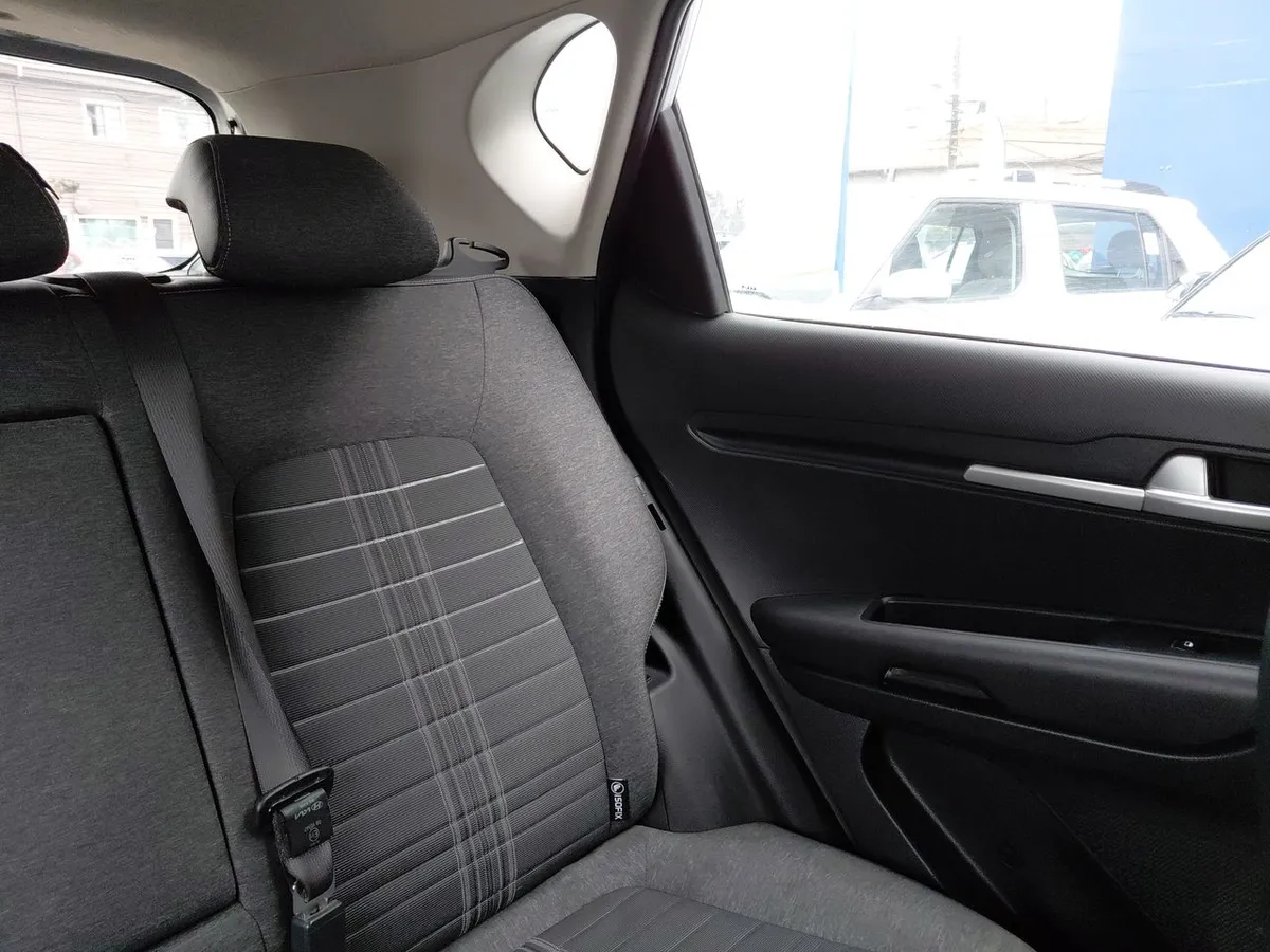 Kia Sonet 1.5 Ex 4x2 Ivt At 5p año 2025