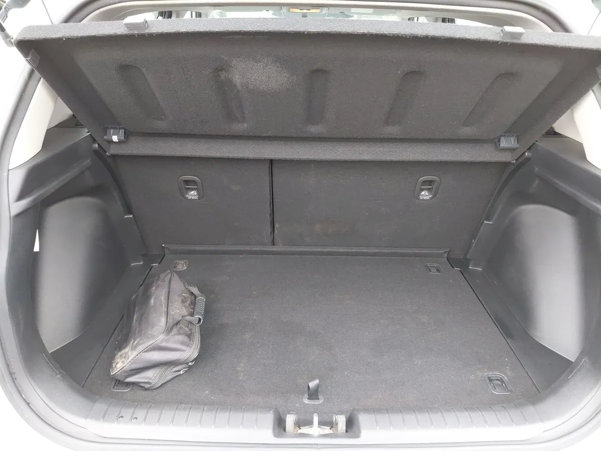 Hyundai Venue 1.6 Qx Plus 4x2 Mt 5p año 2023