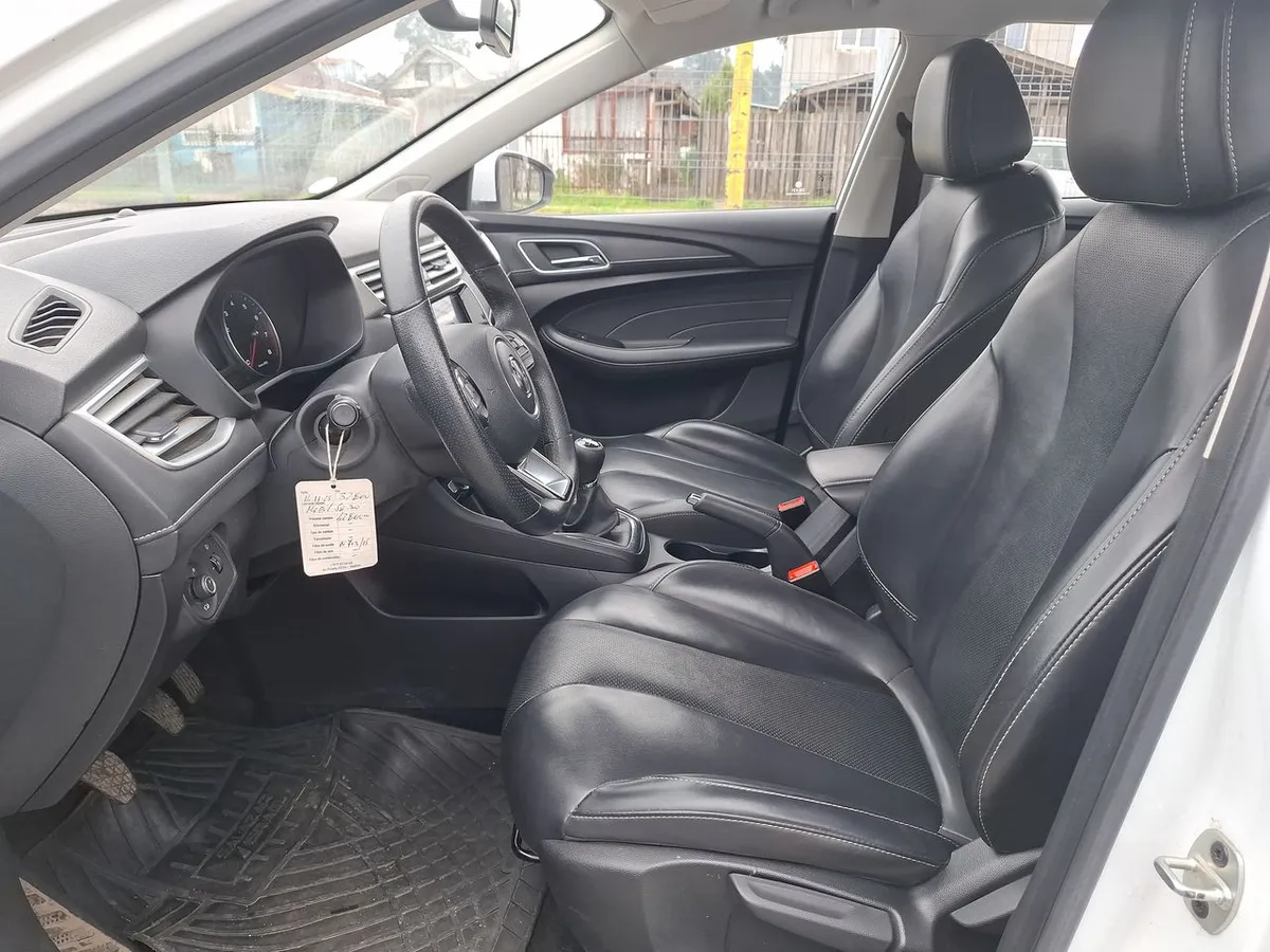 MG 5 1.5 Com 4x2 Mt 4p año 2023