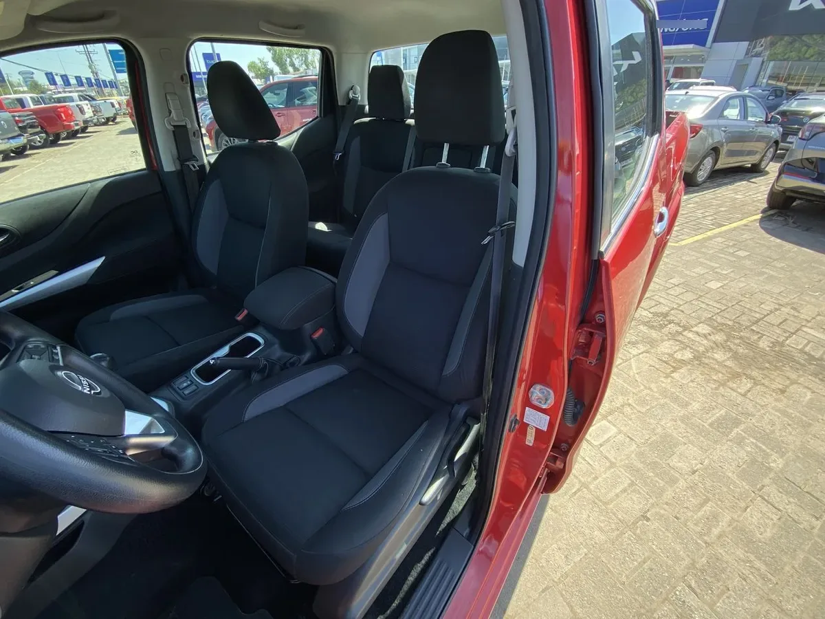 Nissan Navara 2.3d Xe Diesel 4x2 Dob.cab. Mt 4p año 2024