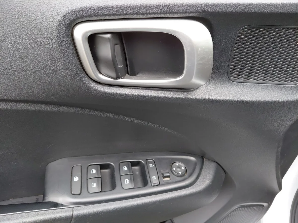 Hyundai Venue 1.6 Qx Plus 4x2 Mt 5p año 2023