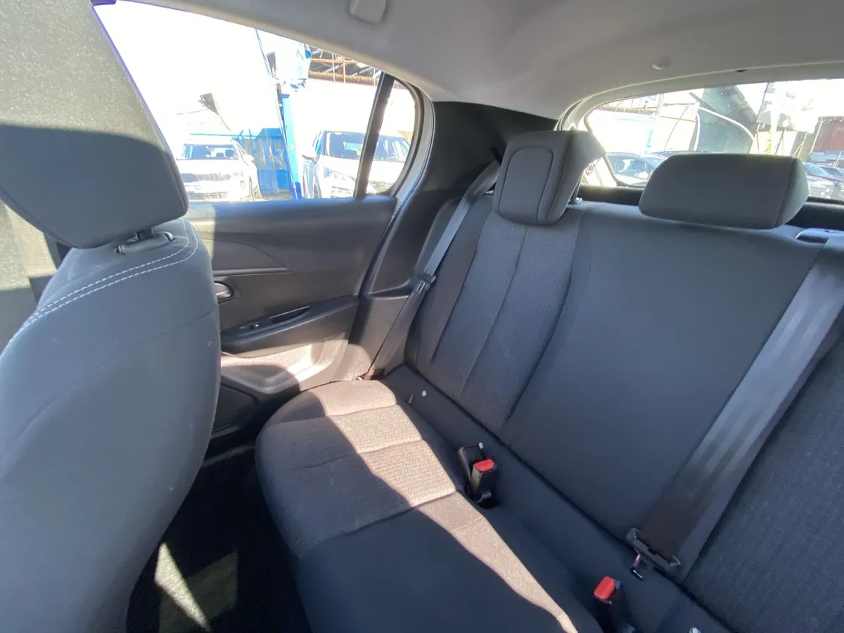 Peugeot 208 1.2 Style Puretech 75 Euro 6 Mt 5p año 2023