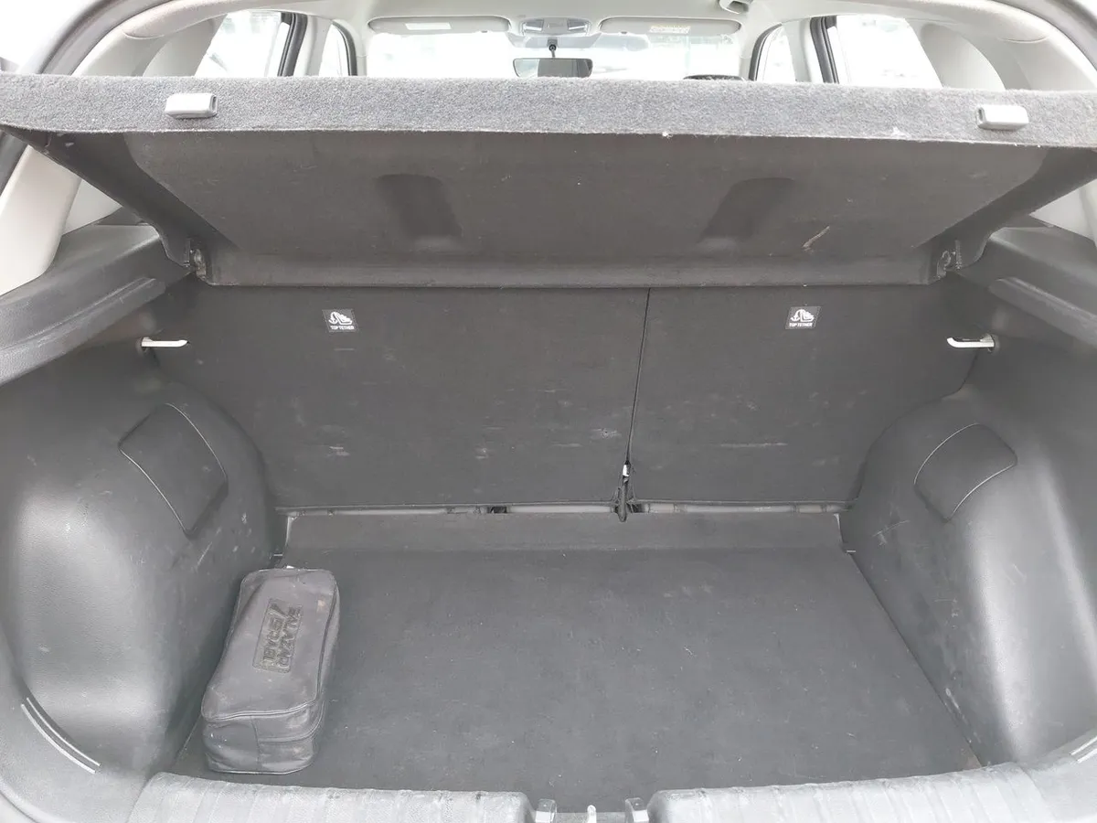 Kia Sonet 1.5 Ex 4x2 Ivt Ri At 5p año 2025