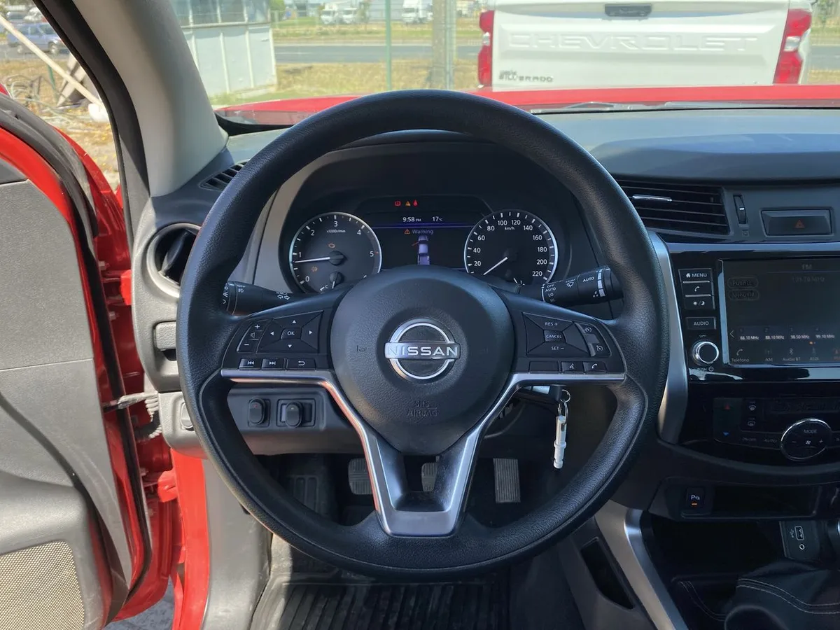 Nissan Navara 2.3d Xe Diesel 4x2 Dob.cab. Mt 4p año 2024