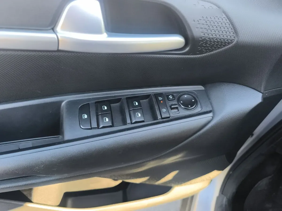 Kia Sonet 1.5 Ex 4x2 Ivt At 5p año 2025