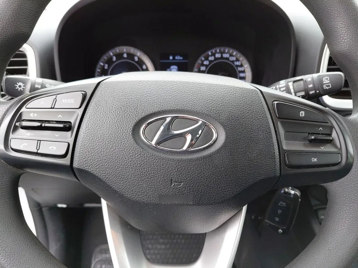 Hyundai Venue 1.6 Qx Plus 4x2 Mt 5p año 2023