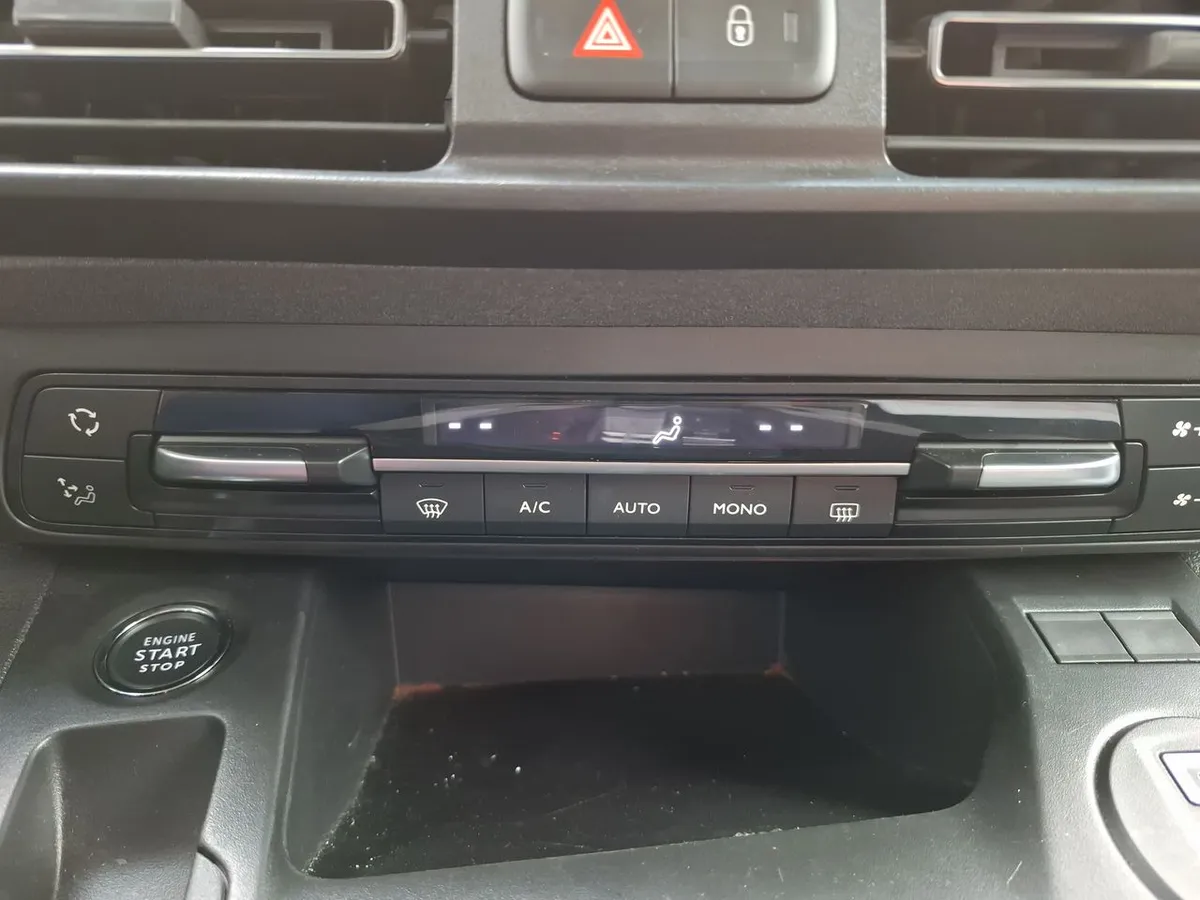Peugeot Rifter 1.2 Allure Puretech 130hp 4x2 Eat8 5p año 2025