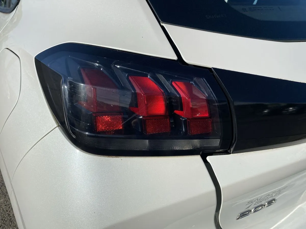 Peugeot 208 1.2 Style Puretech 75 Euro 6 Mt 5p año 2023