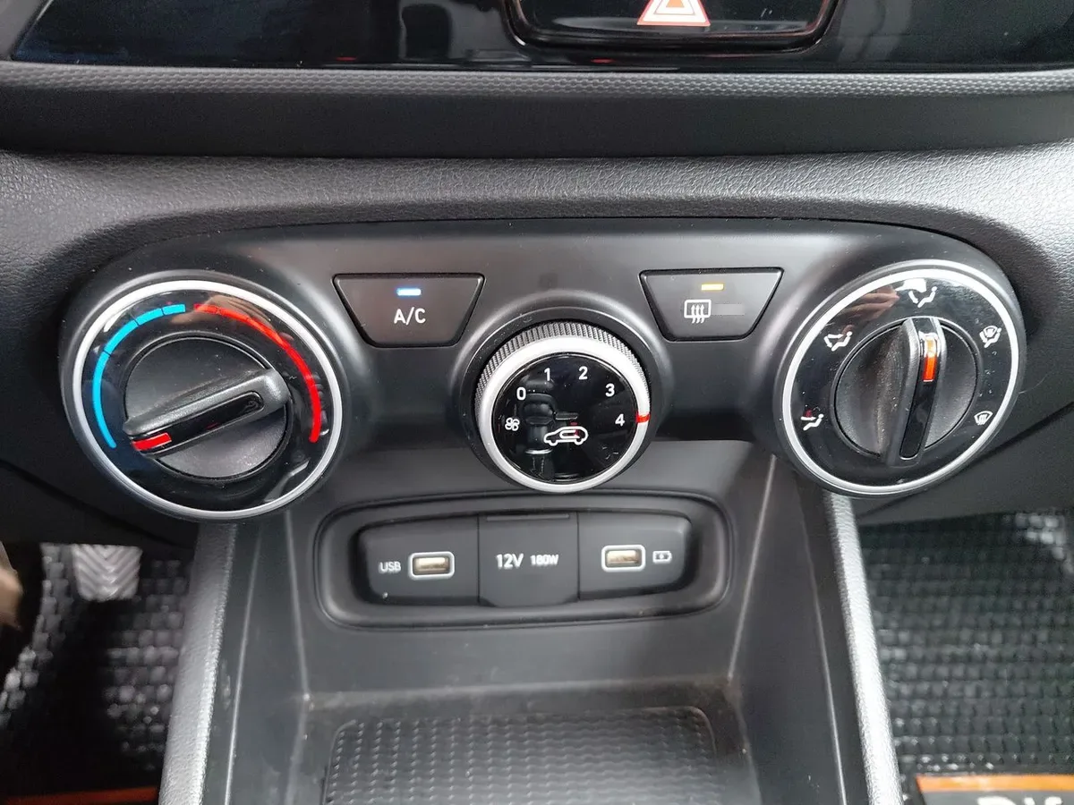 Hyundai Venue 1.6 Qx Plus 4x2 Mt 5p año 2023
