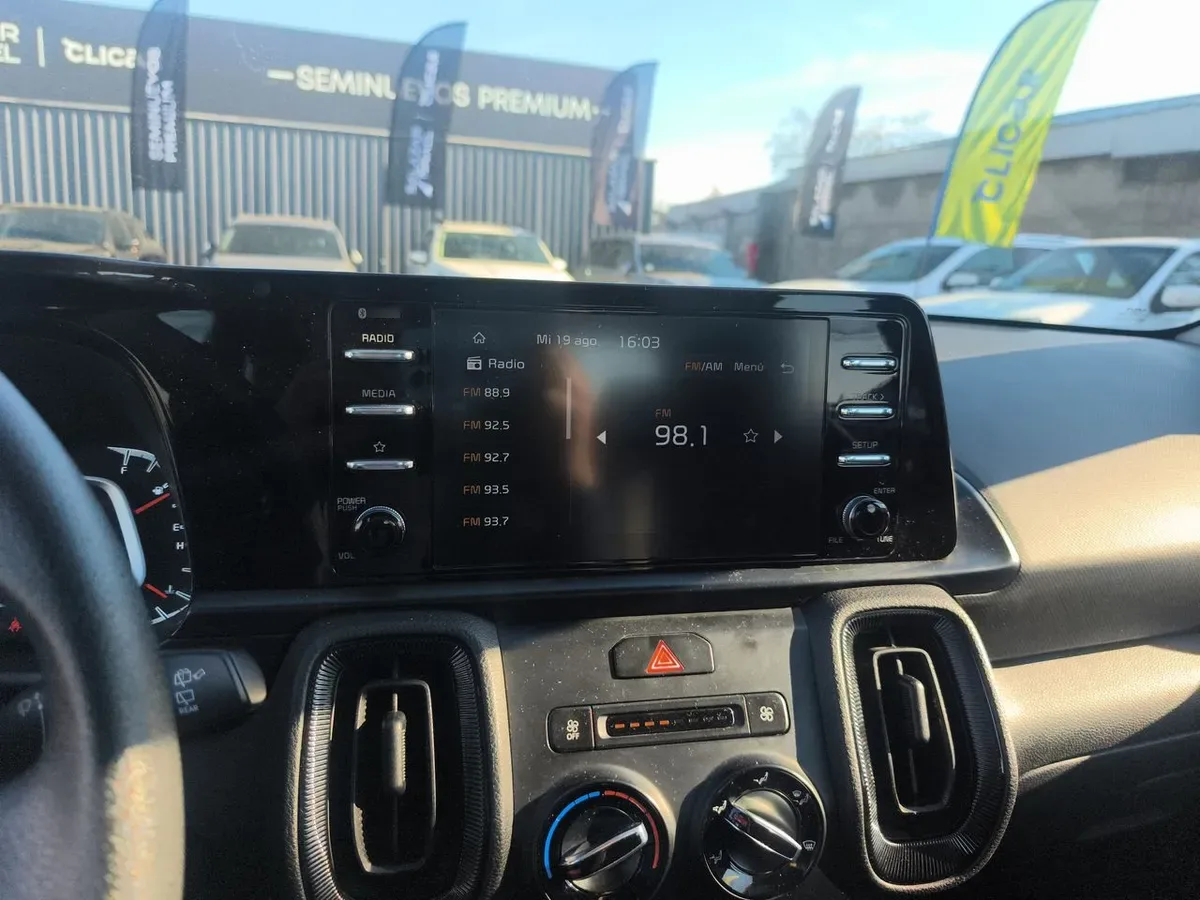 Kia Sonet 1.5 Ex 4x2 Ivt At 5p año 2025