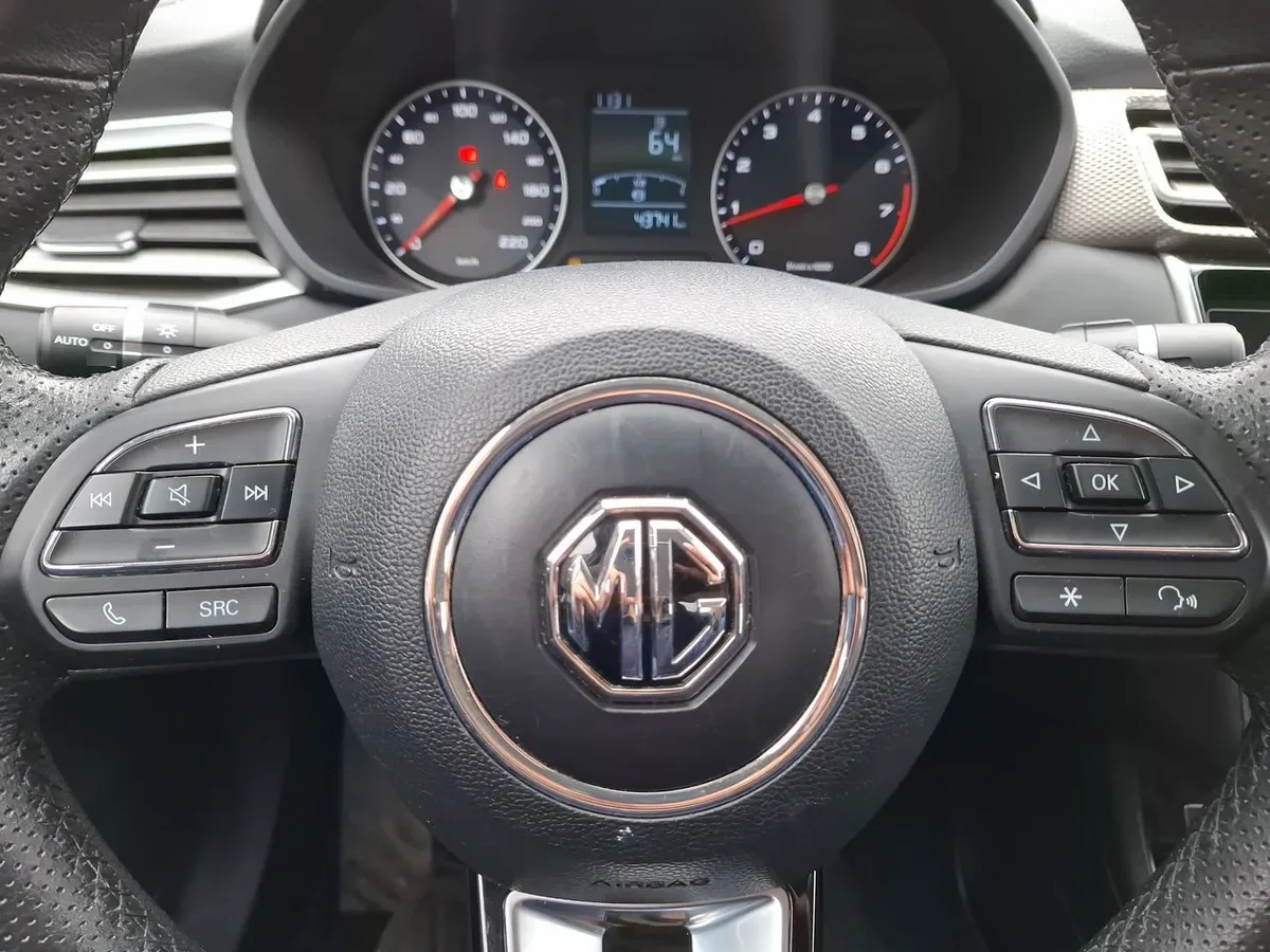 MG 5 1.5 Com 4x2 Mt 4p año 2023