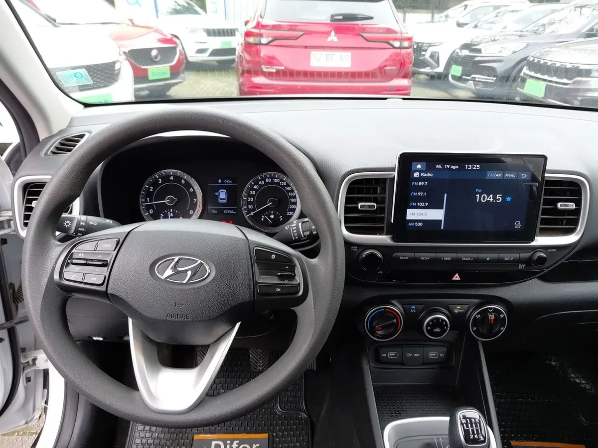 Hyundai Venue 1.6 Qx Plus 4x2 Mt 5p año 2023