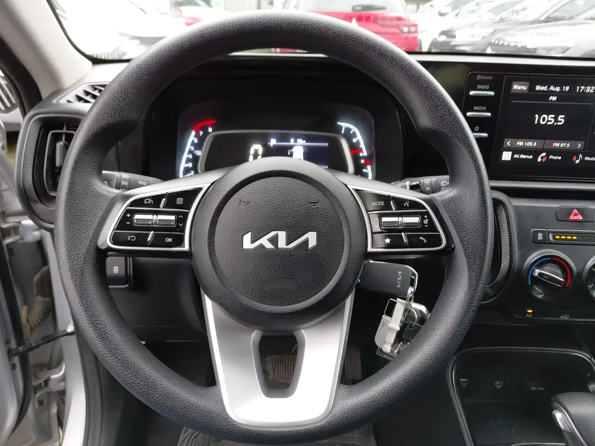Kia Sonet 1.5 Ex 4x2 Ivt At 5p año 2025