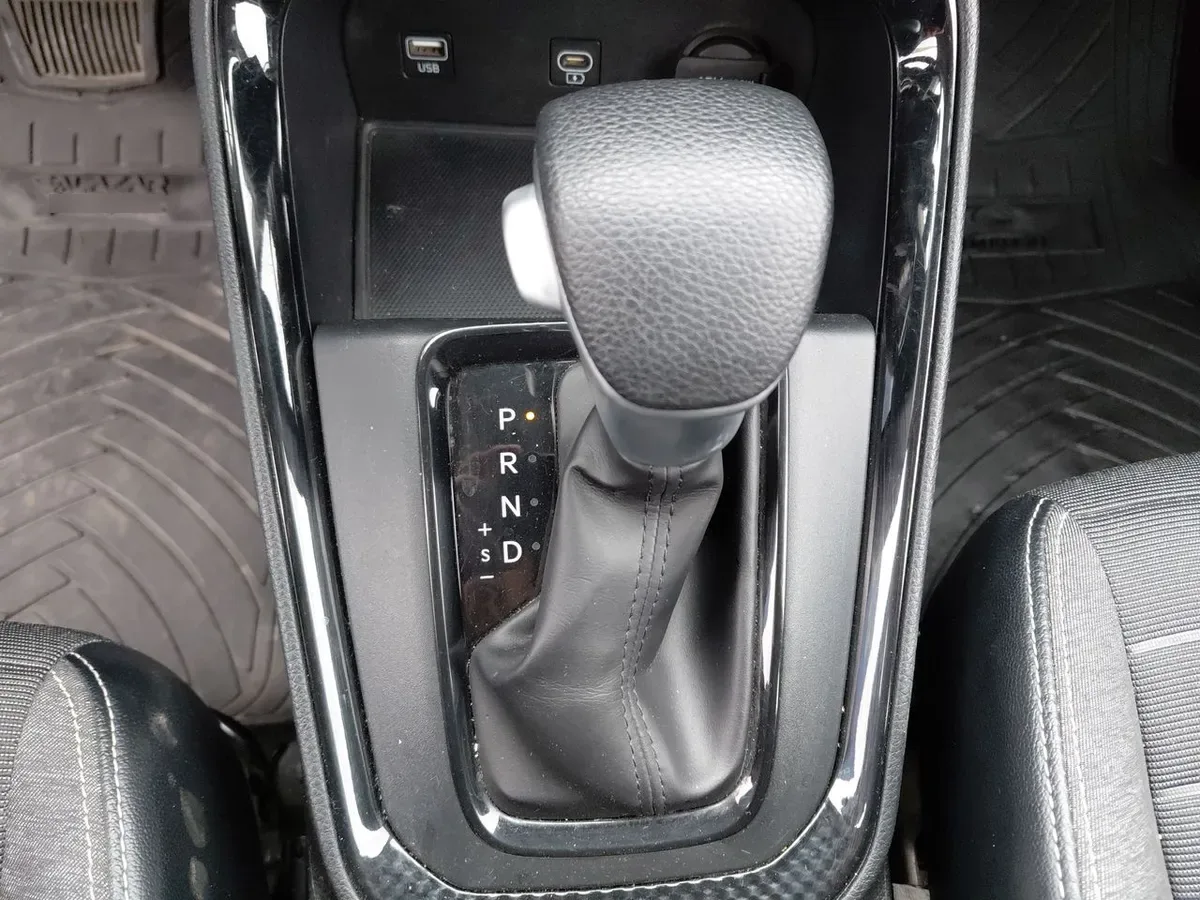 Kia Sonet 1.5 Ex 4x2 Ivt Ri At 5p año 2025
