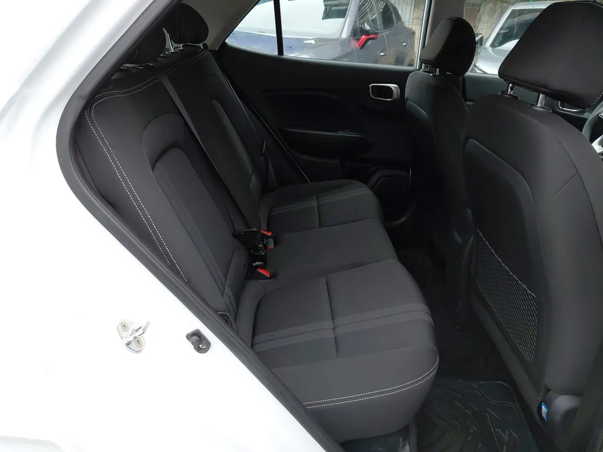 Hyundai Venue 1.6 Qx Plus 4x2 Mt 5p año 2023