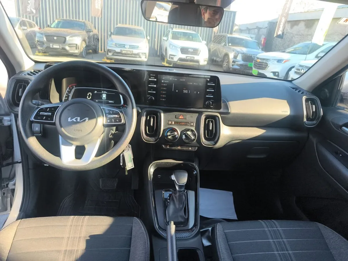 Kia Sonet 1.5 Ex 4x2 Ivt At 5p año 2025