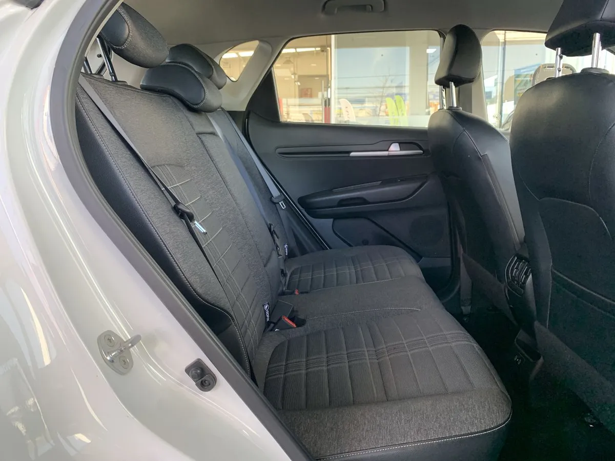Kia Sonet 1.5 Ex 4x2 Ivt At 5p año 2025