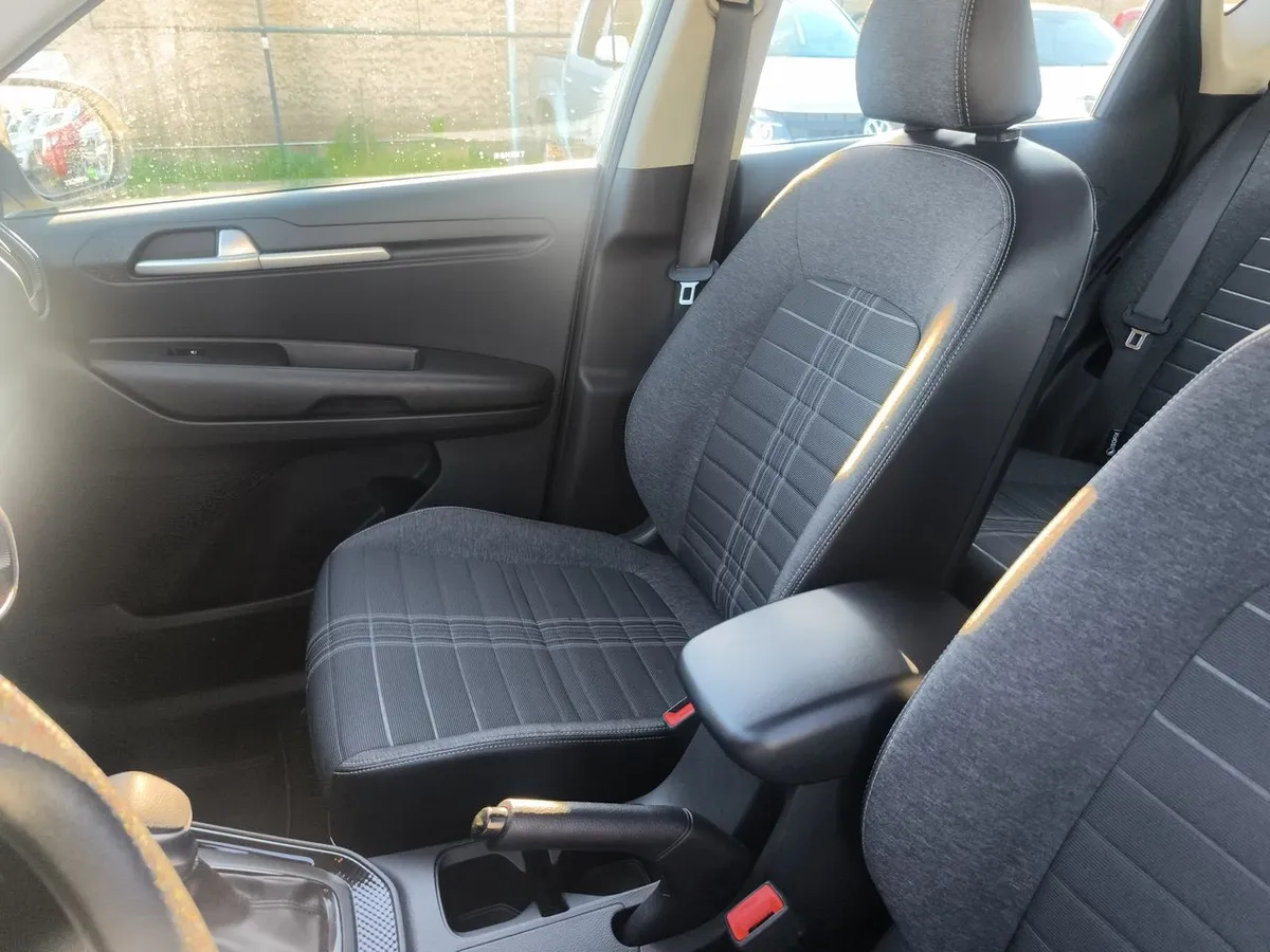 Kia Sonet 1.5 Ex 4x2 Ivt At 5p año 2025