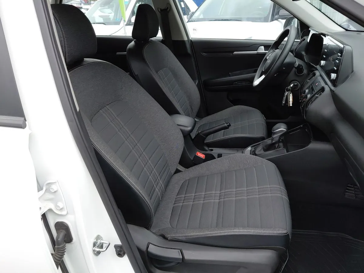 Kia Sonet 1.5 Ex 4x2 Ivt Ri At 5p año 2025