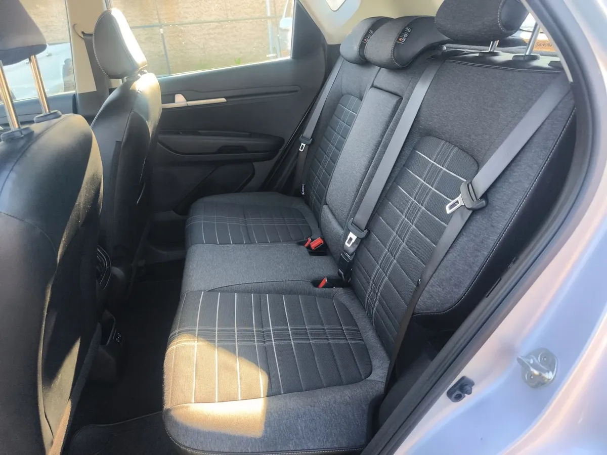 Kia Sonet 1.5 Ex 4x2 Ivt At 5p año 2025