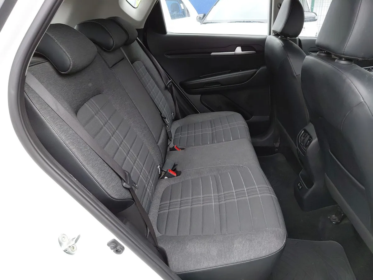 Kia Sonet 1.5 Ex 4x2 Ivt Ri At 5p año 2025