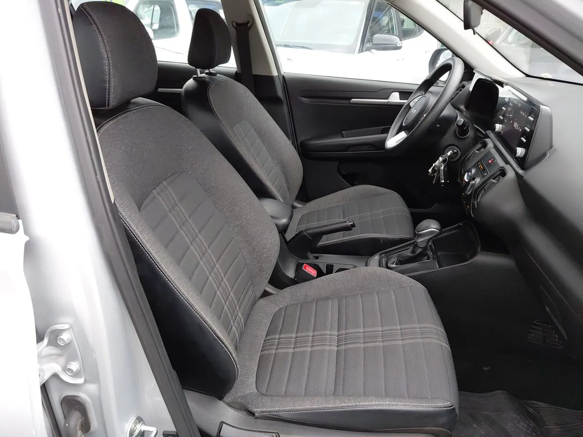 Kia Sonet 1.5 Ex 4x2 Ivt At 5p año 2025