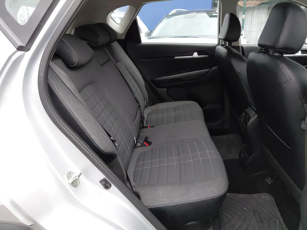 Kia Sonet 1.5 Ex 4x2 Ivt At 5p año 2025