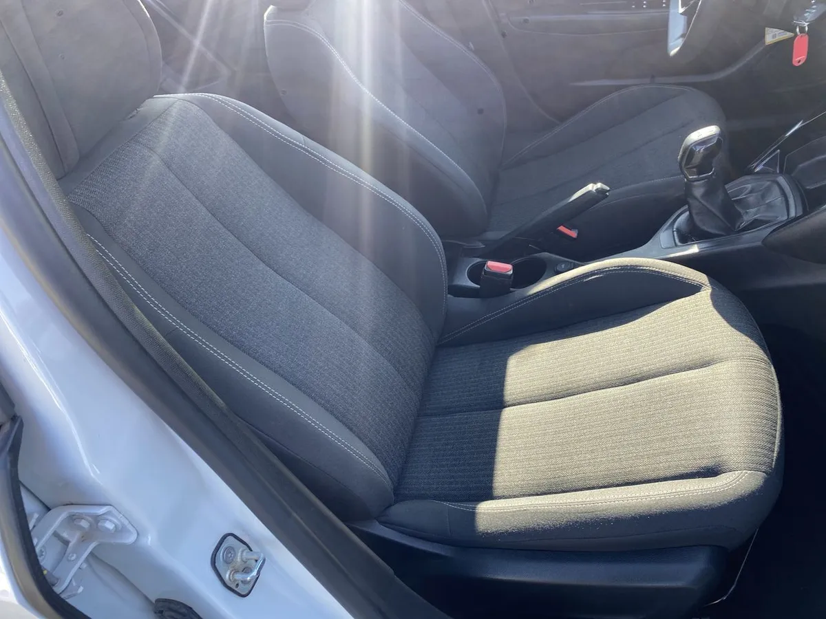 Peugeot 208 1.2 Style Puretech 75 Euro 6 Mt 5p año 2023