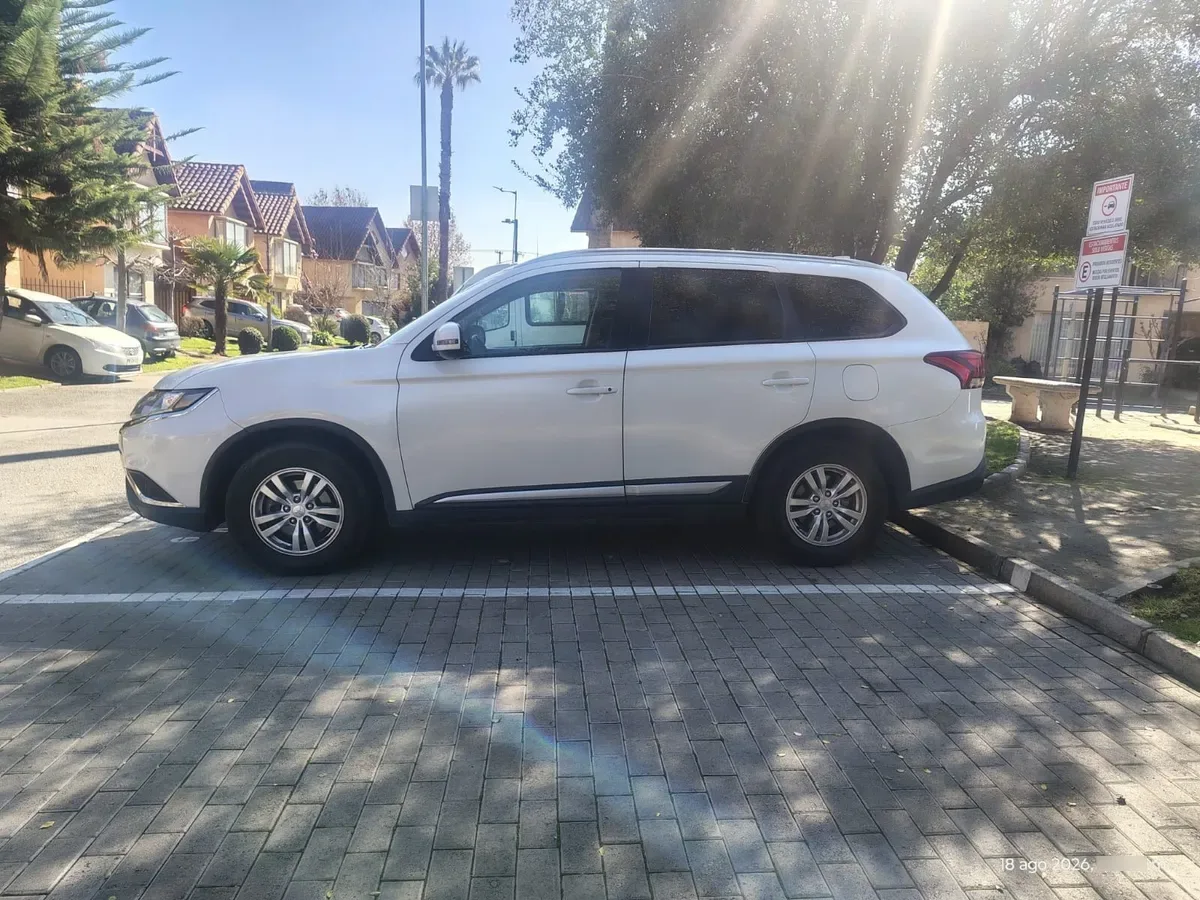 MITSUBISHI OUTLANDER 2.0 Mt año 2019