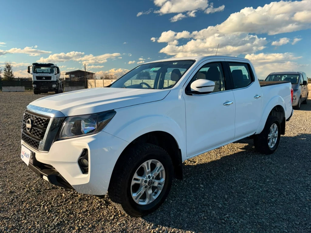 Nissan Navara D Cab 4x4 2.3 At año 2023