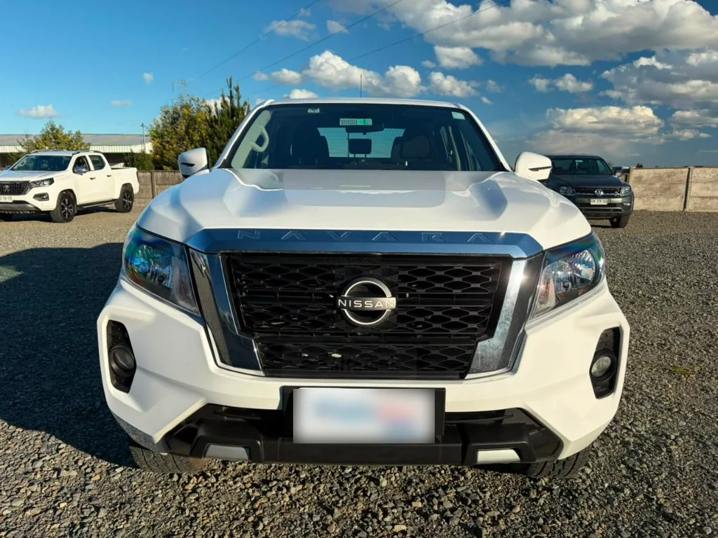 Nissan Navara D Cab 4x4 2.3 At año 2023