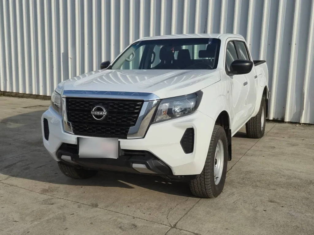 Nissan Navara D Cab Mt 4x4 2.3 Se año 2023