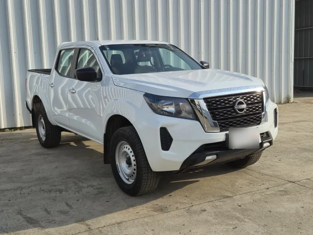 Nissan Navara D Cab Mt 4x4 2.3 Se año 2023