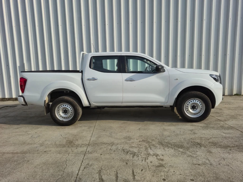 Nissan Navara D Cab Mt 4x4 2.3 Se año 2023