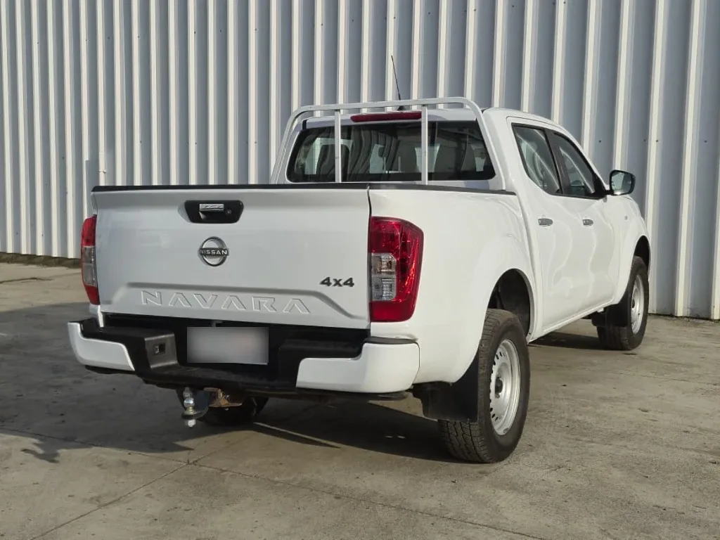 Nissan Navara D Cab Mt 4x4 2.3 Se año 2023