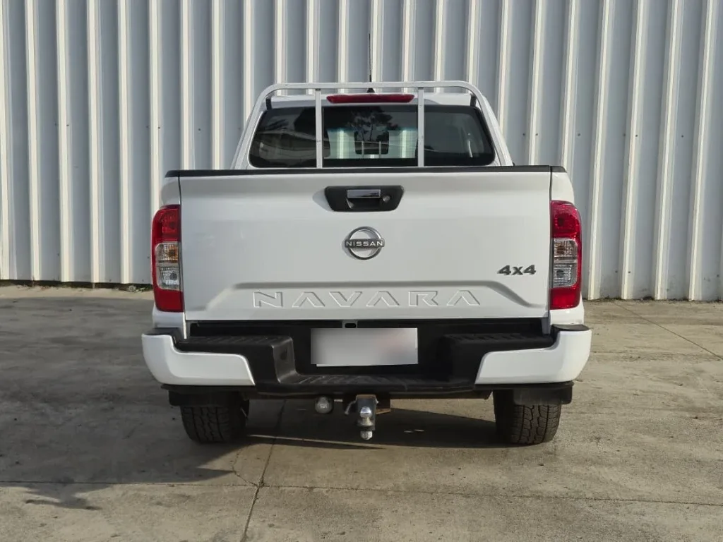 Nissan Navara D Cab Mt 4x4 2.3 Se año 2023