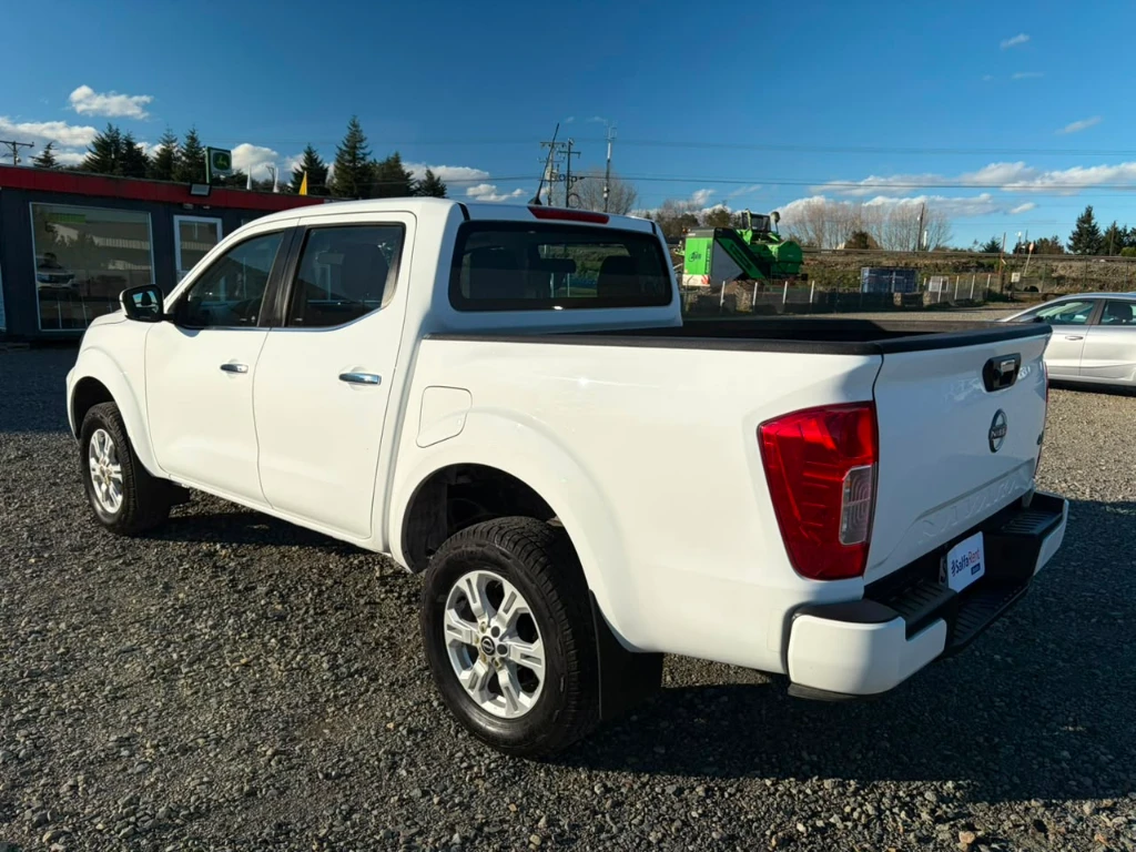 Nissan Navara D Cab 4x4 2.3 At año 2023
