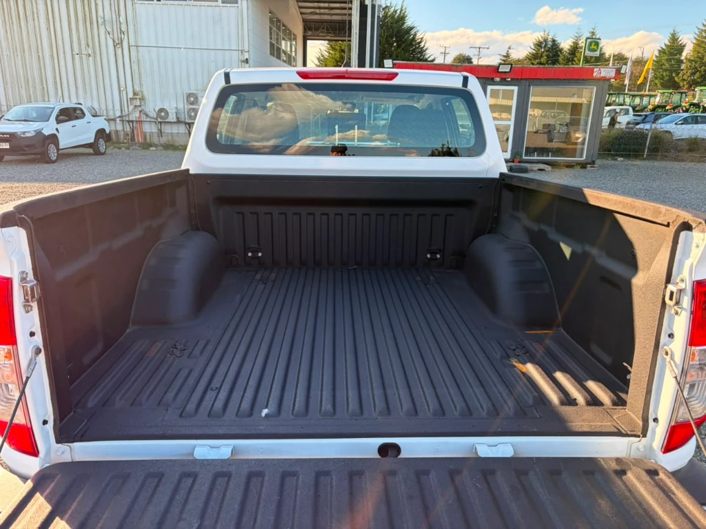Nissan Navara D Cab 4x4 2.3 At año 2023