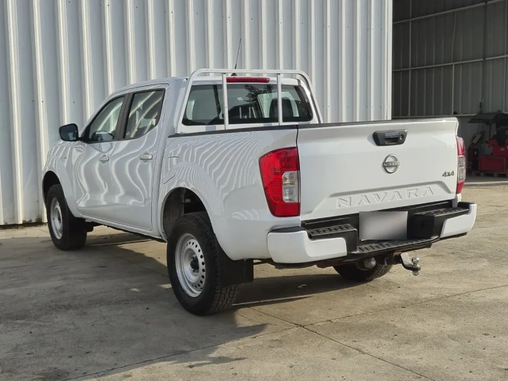 Nissan Navara D Cab Mt 4x4 2.3 Se año 2023