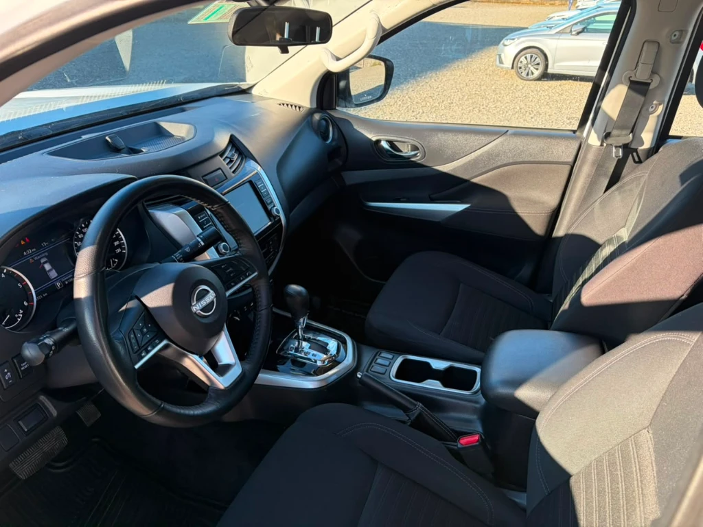 Nissan Navara D Cab 4x4 2.3 At año 2023
