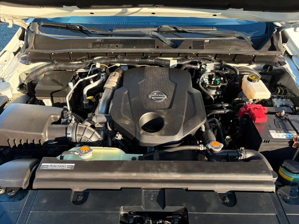 Nissan Navara D Cab 4x4 2.3 At año 2023
