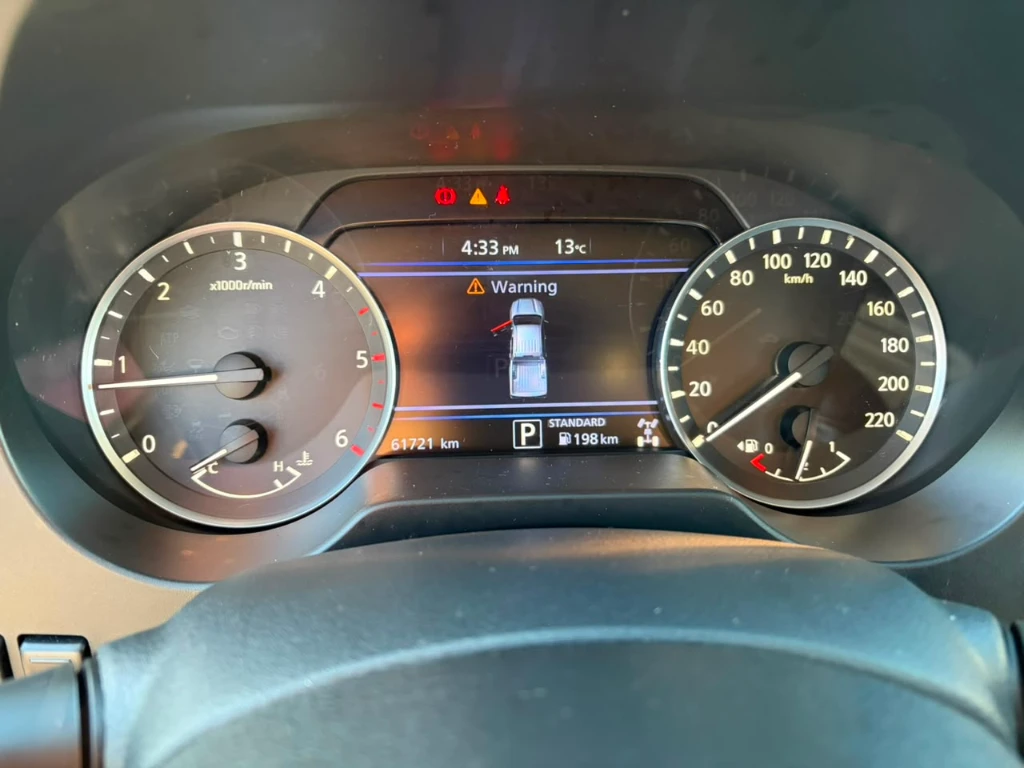 Nissan Navara D Cab 4x4 2.3 At año 2023