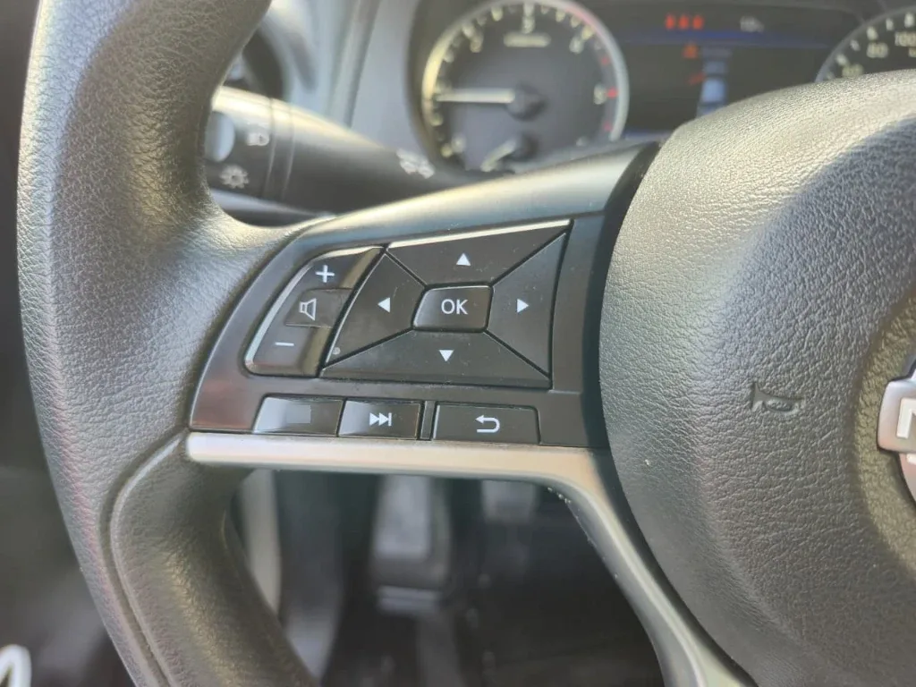 Nissan Navara D Cab Mt 4x4 2.3 Se año 2023