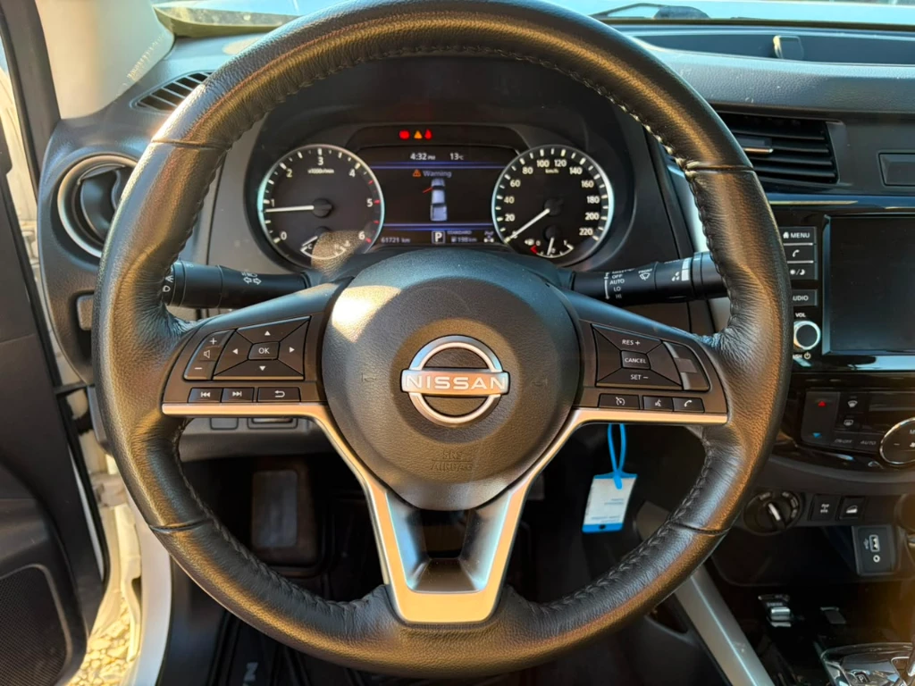 Nissan Navara D Cab 4x4 2.3 At año 2023