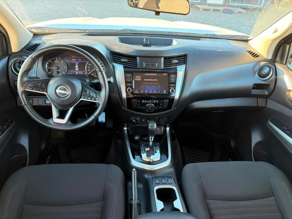 Nissan Navara D Cab 4x4 2.3 At año 2023