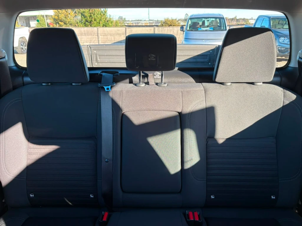 Nissan Navara D Cab 4x4 2.3 At año 2023