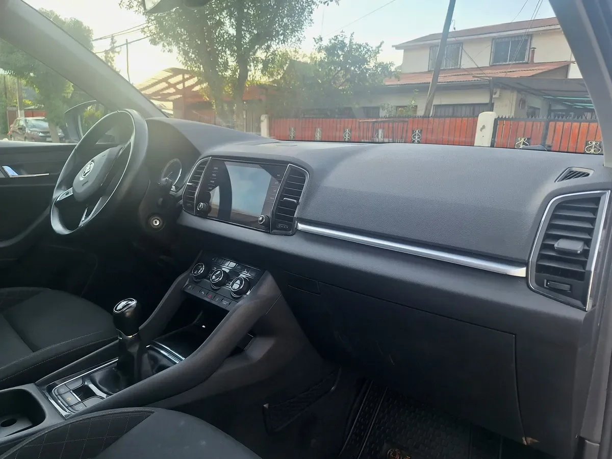 SKODA KAROQ Otra año 2019