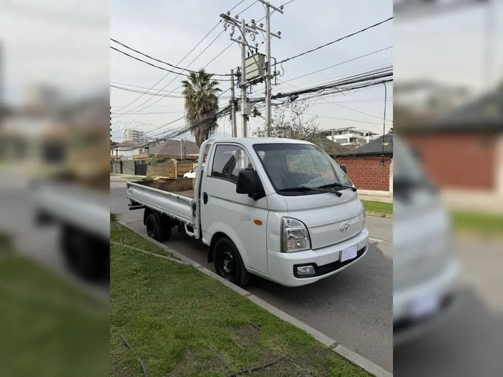 Hyundai Porter 2.5 Crdi Diesel Gls 4x2 Chassis Ac 6mt 2p año 2024