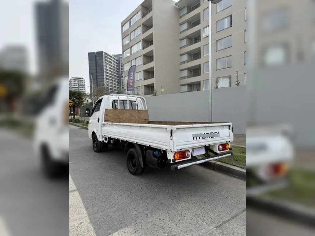 Hyundai Porter 2.5 Crdi Diesel Gls 4x2 Chassis Ac 6mt 2p año 2024