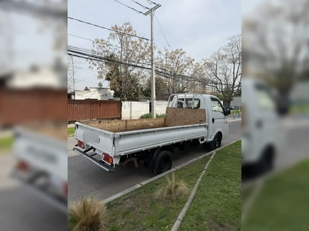 Hyundai Porter 2.5 Crdi Diesel Gls 4x2 Chassis Ac 6mt 2p año 2024